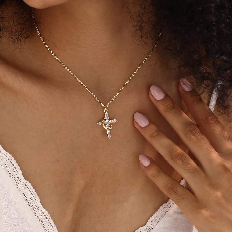VELINNA™ Cross & Crown Necklace – 18K Gold Plated ✝️